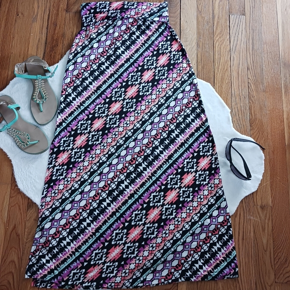 Empyre • Women Junior's Multicolor Geometric Foldable Waistband Long Max… - Picture 11 of 11